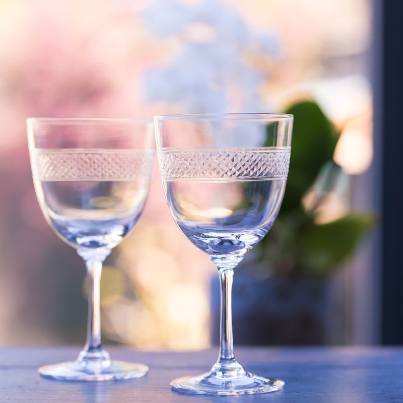 Six Hand-Engraved Crystal Wine Glasses With Bands Design image