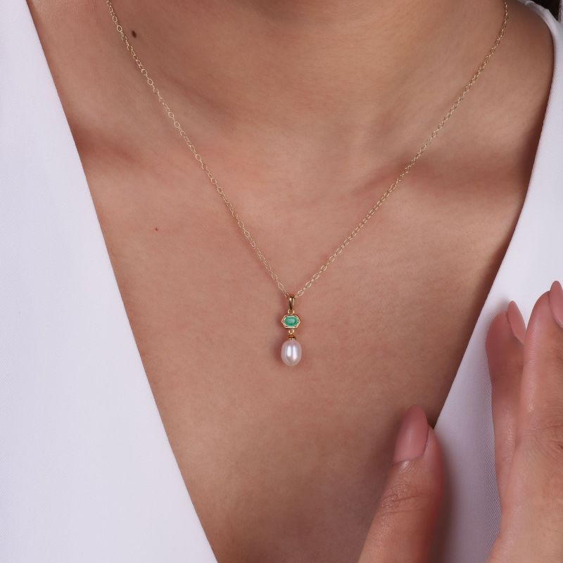Modern Pearl & Emerald Pendant In Yellow Gold Plated Silver image