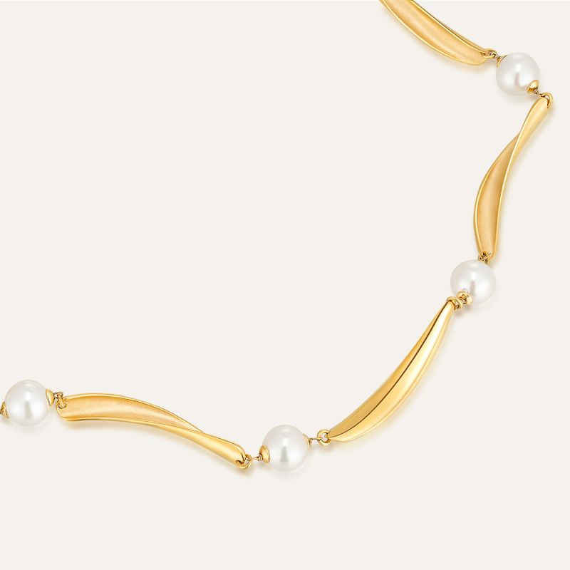 Urban Chic Undulation Pearl Necklace image