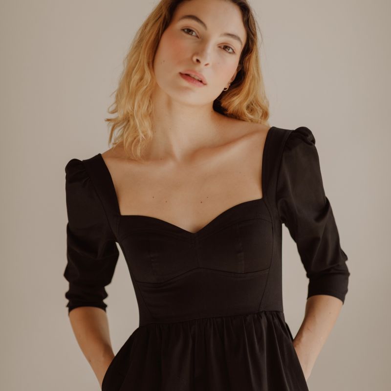 Violet Dress With Sweetheart Neck In Black Cotton image