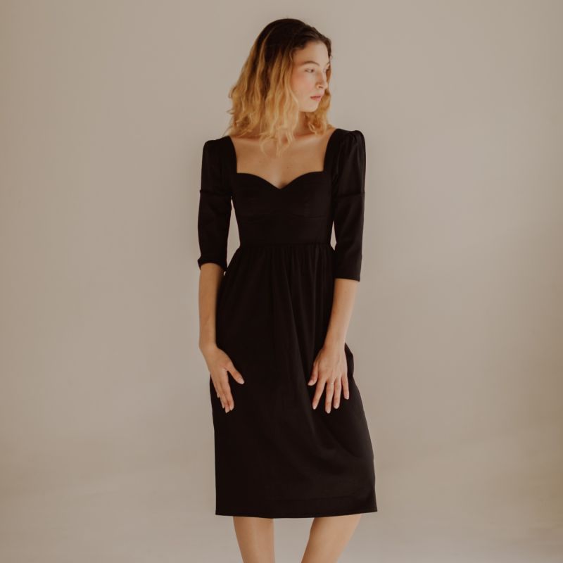 Violet Dress With Sweetheart Neck In Black Cotton image