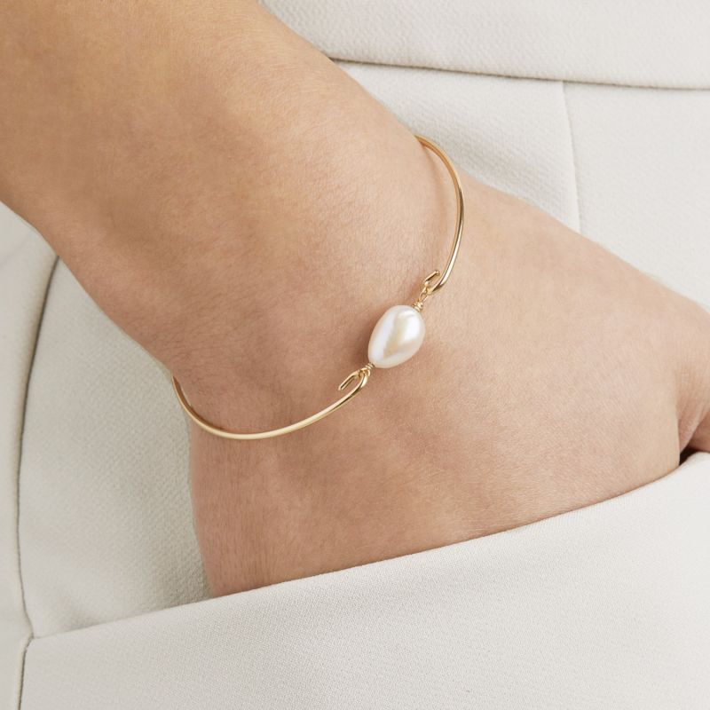 Gold Large Single Pearl Bangle image