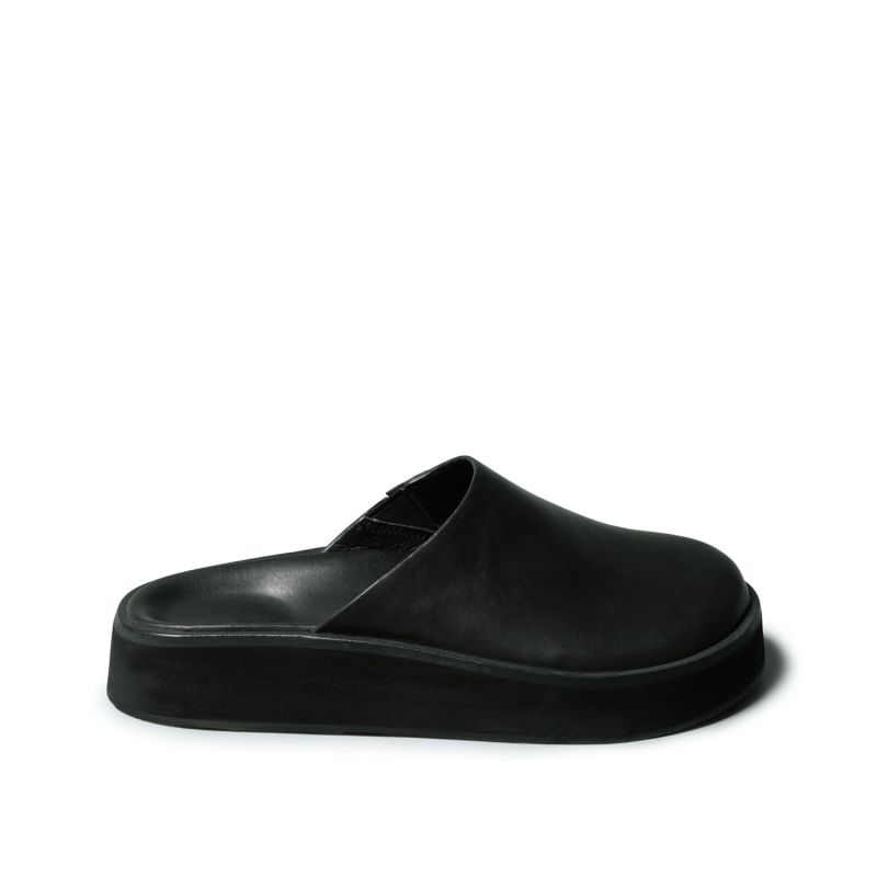 Givens Flatform Slip-On In Black | Rag & Co. | Wolf & Badger