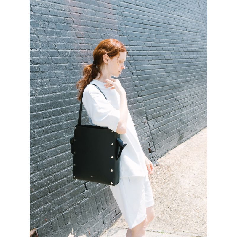 Women’s Minimal Leather Bucket Tote Bag- Black image