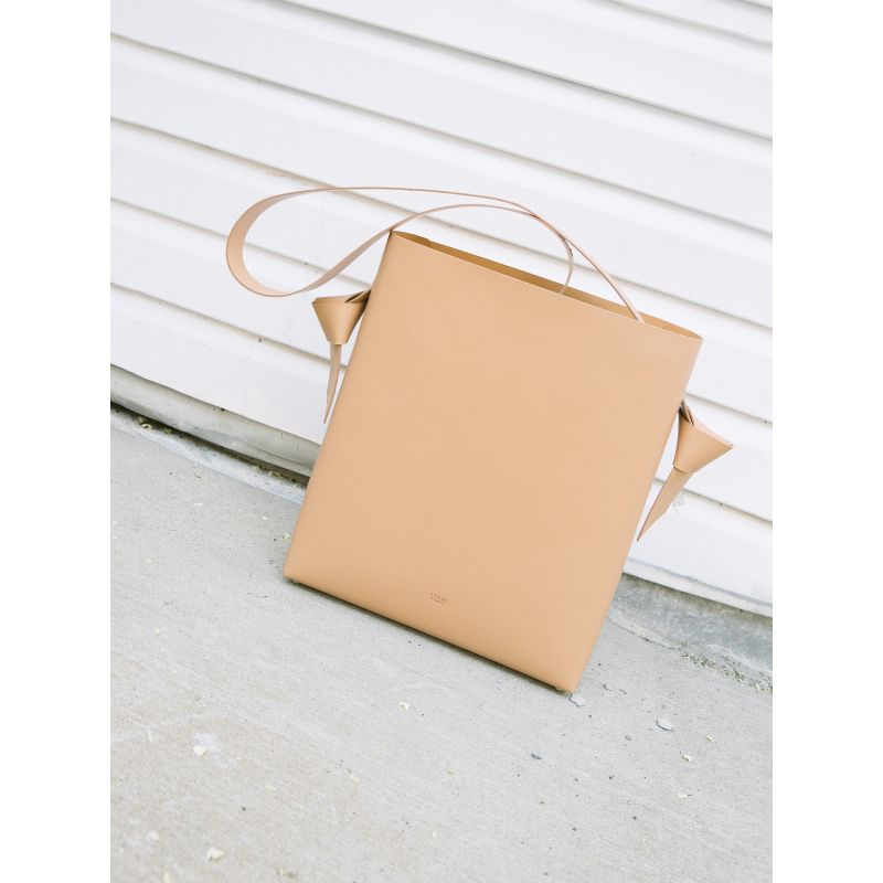 Women’s Minimal Leather Bucket Tote Bag- Cashew image