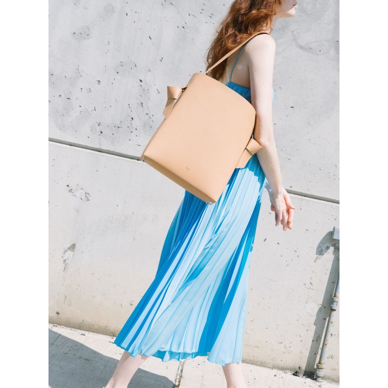 Women’s Minimal Leather Bucket Tote Bag- Cashew image