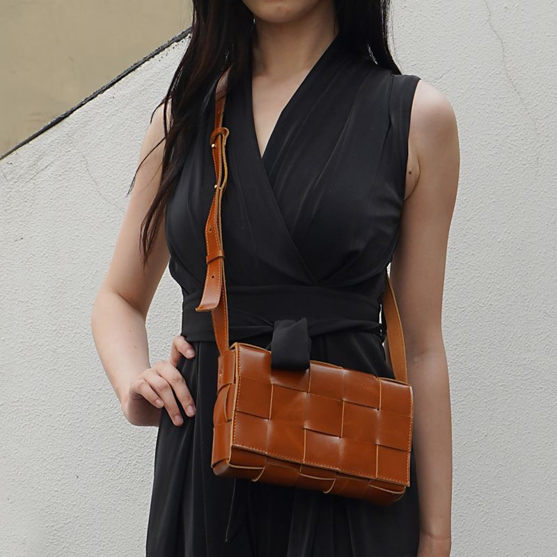 Woven Leather Crossbody bag Greta Brown RIMINI Wolf & Badger