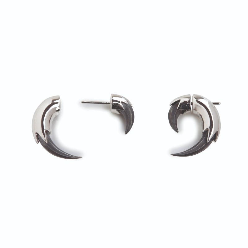 Small Vampire Claw Earrings Silver image