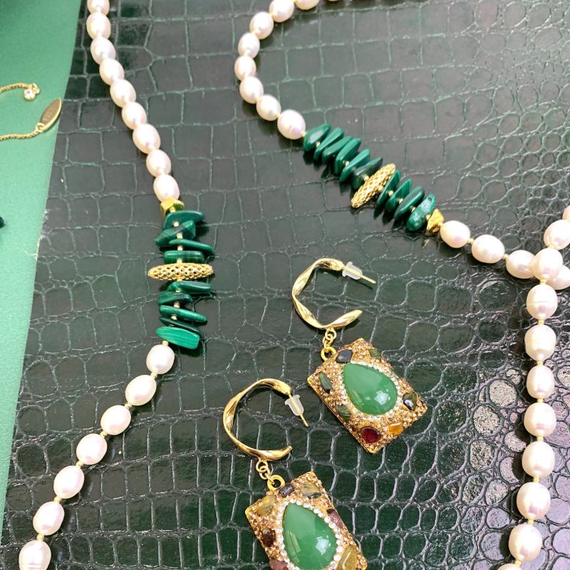 Freshwater Pearls With Malachite Sticks Multi-Way Necklace image