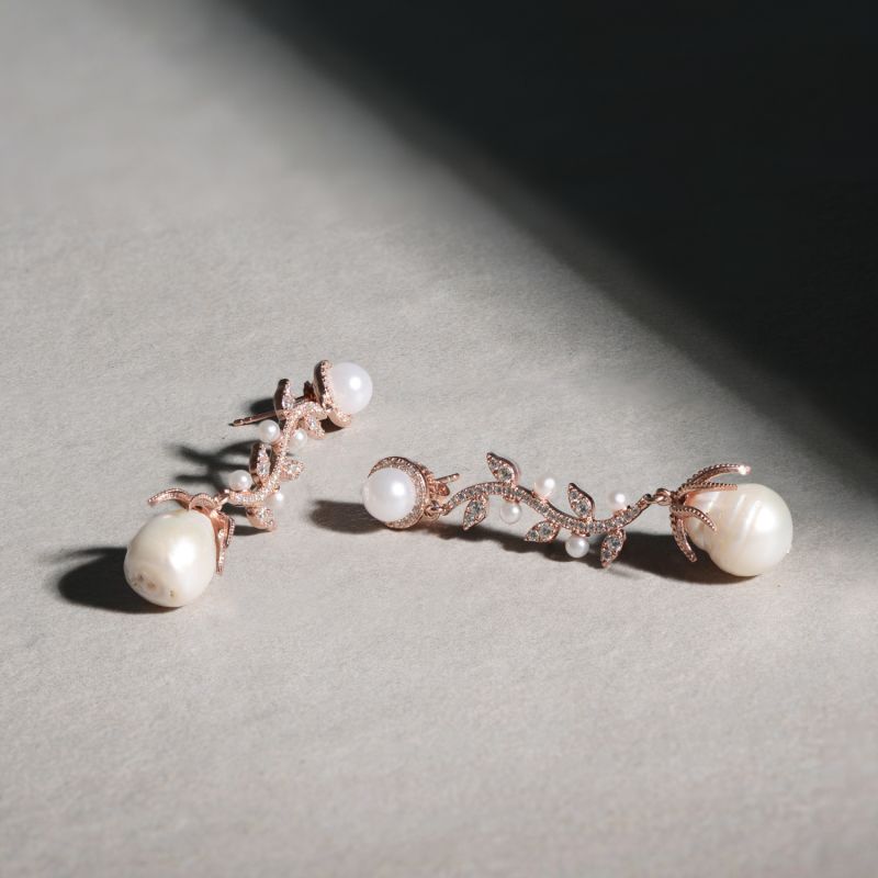 Baroque Pearl Trailing Flowers Earrings Rosegold image