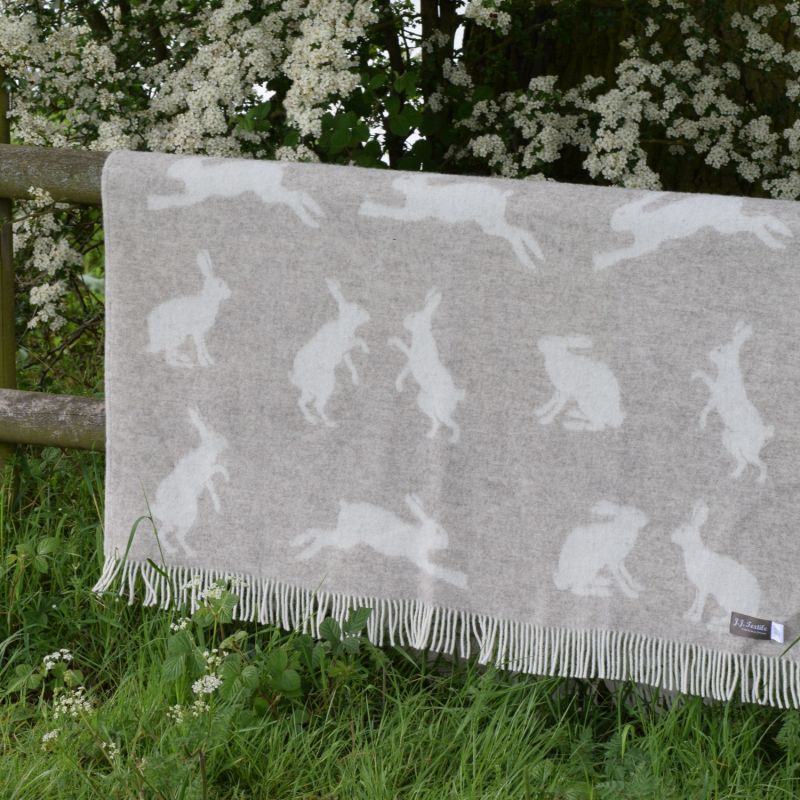 Hare Throw image