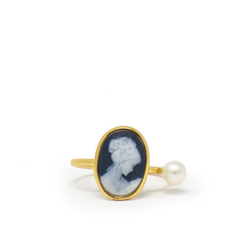 Black Mini Cameo & Pearl Ring image