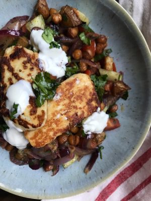 Mabes Makes: Roasted Chickpea & Halloumi Salad