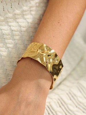 /category/women/jewellery/cuffs-bracelets/