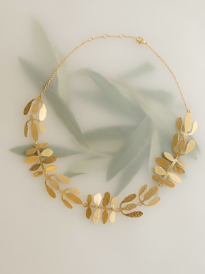 /category/women/jewellery/necklaces/