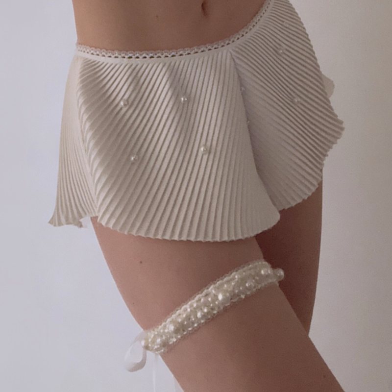 Thumbnail of Ama White Choker With Pearl Details image