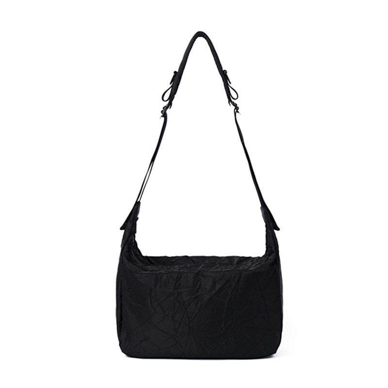 HAH ARCHIVEブラックレザーショルダーバッグ Ark Messenger Bag - Crease Black | HAH ARCHIVE | Wolf & Badger