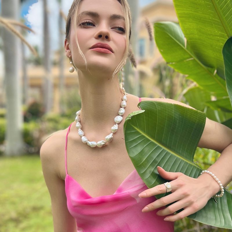 green dress red carpet Green Crystal and Shell Pearl Long Necklace Glass and Pearl Dress Chain Sweater Chain