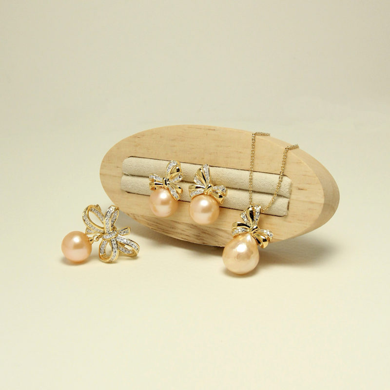 Thumbnail of Belle Bow Pearl Brooch image