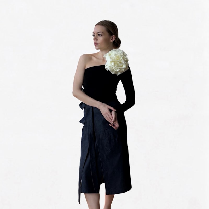 Black One Sleeve Top With White Flower Pin | London Atelier