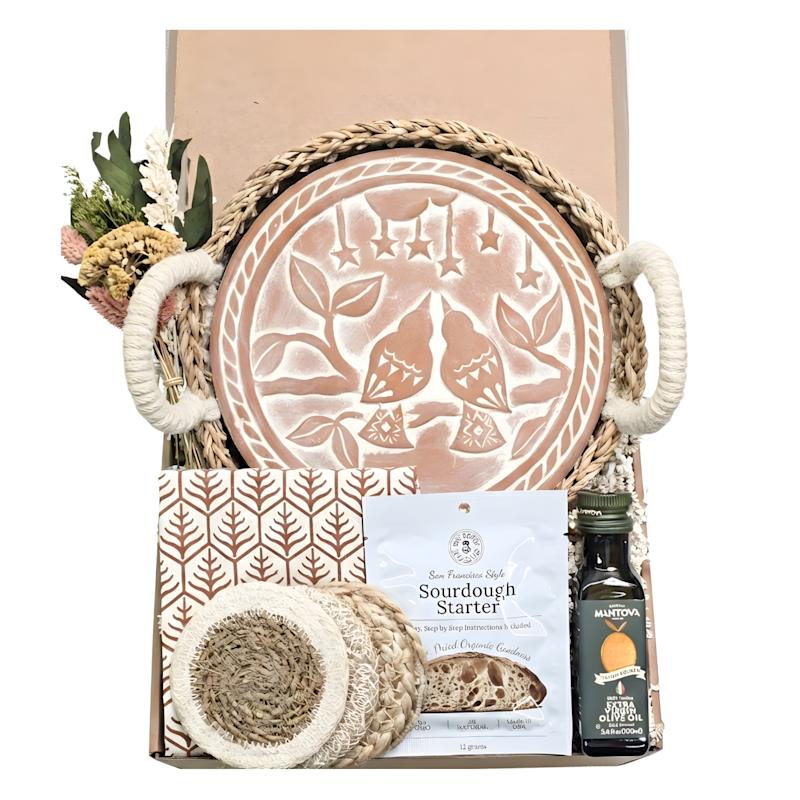 Thumbnail of Bread Warmer Gift Box With Sourdough Starter, Olive Oil And Tea Towel - Lovebirds Round image