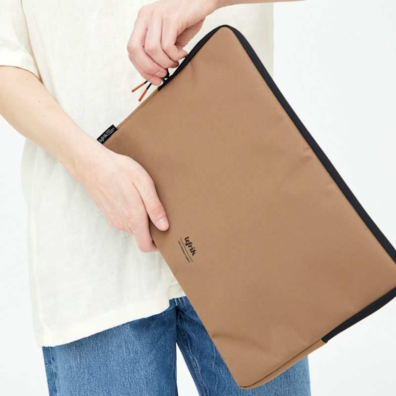 Thumbnail of Capture Fifteen Laptop Case Camel image