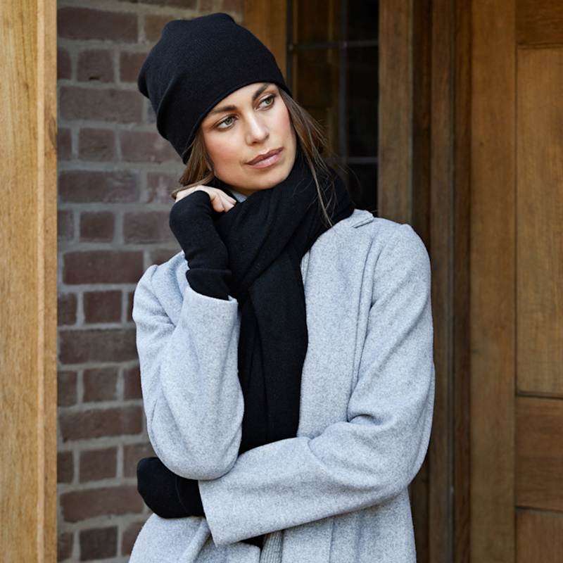 Thumbnail of Cashmere Black Beanie Hat image
