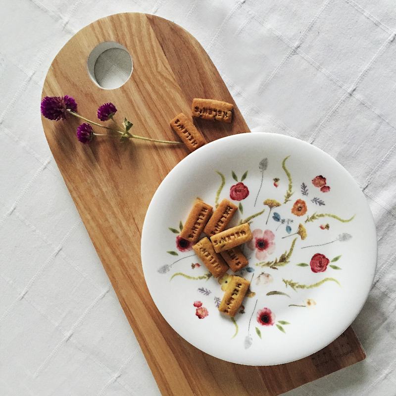 Nordic Style Floral Plates Set