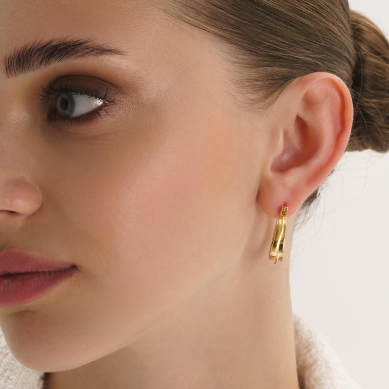 Thumbnail of Chunky Gold Oval Hoop Earrings image