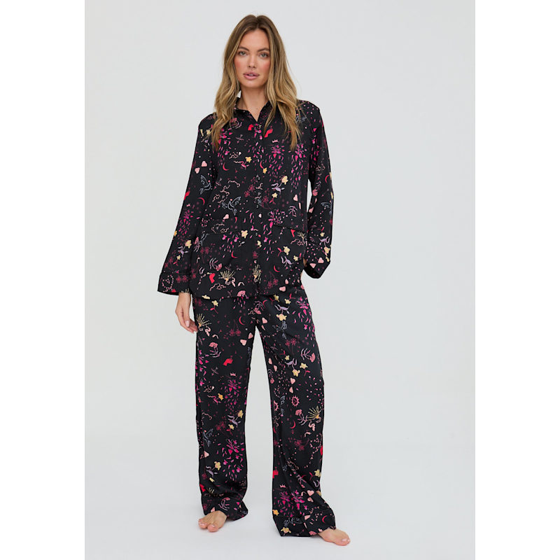 Thumbnail of Evie Long Sleeve Love Letter Print Pyjama Set In Black image