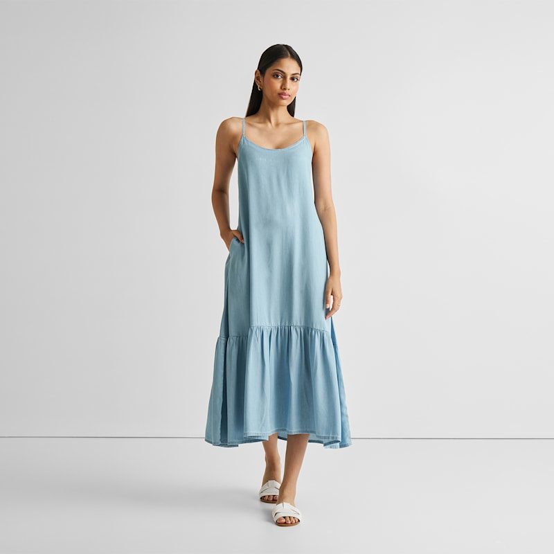 Flowy Maxi Tencel Dress In Blue Denim Reistor Wolf Badger