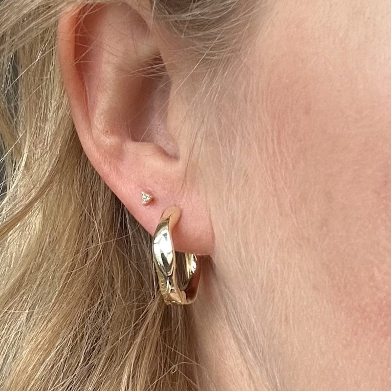 Thumbnail of Fluid Chunky Midi Hoop Earring - Gold image