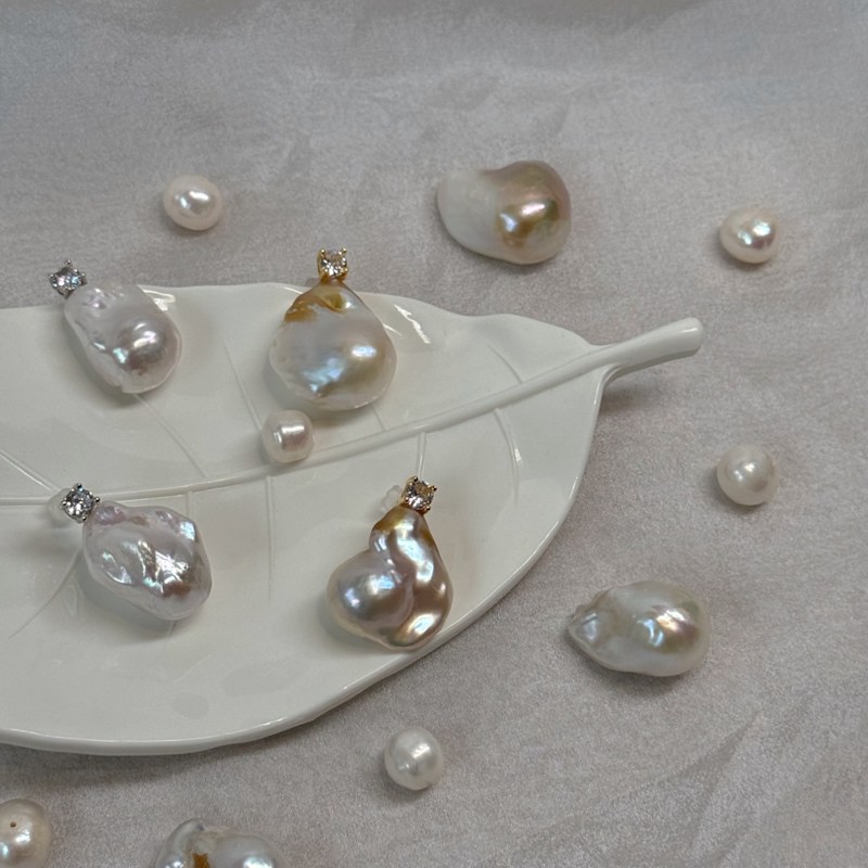 Thumbnail of Gleaming Baroque Pearl Silver Earrings image