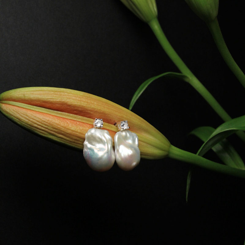 Thumbnail of Gleaming Baroque Pearl Silver Earrings image