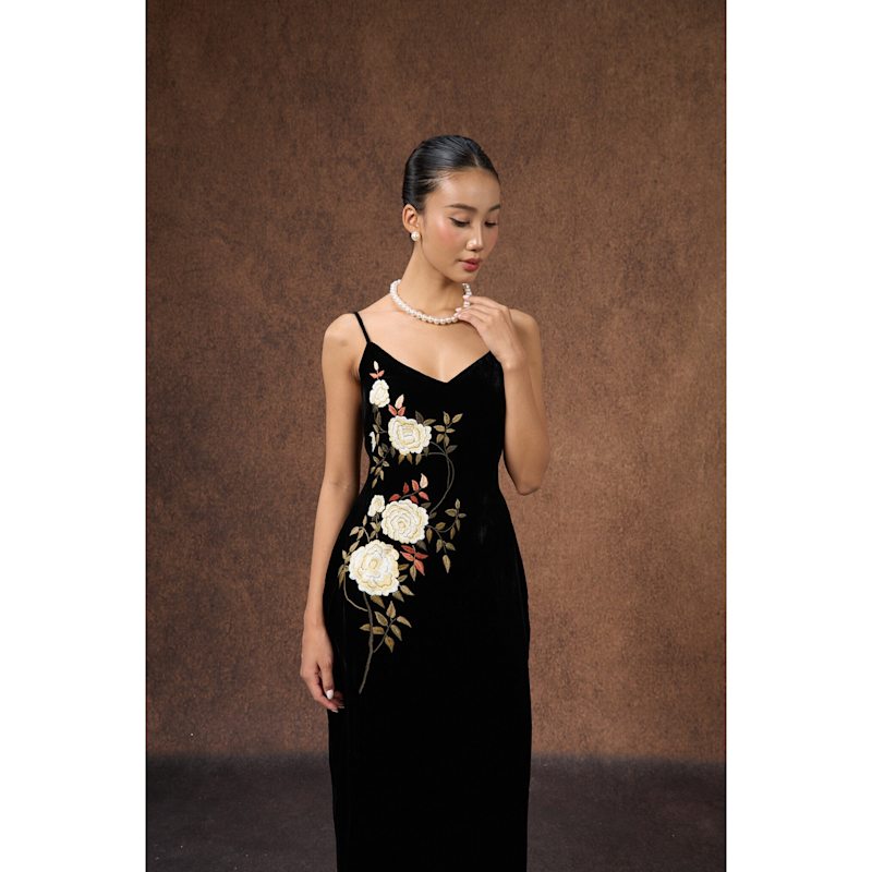 black dress embroidered roses Rose Floral Embroidered Satin Quinceanera Dress - Puffy Black V-Neck Party  Gown for Girls - Mexican Charro Style Birthday 16th Dress