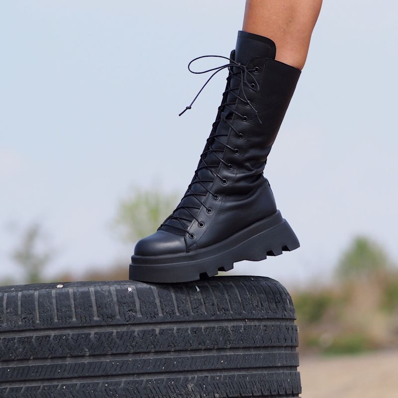 Handcrafted Women'S Black Leather Knee-High Lace-Up Boots