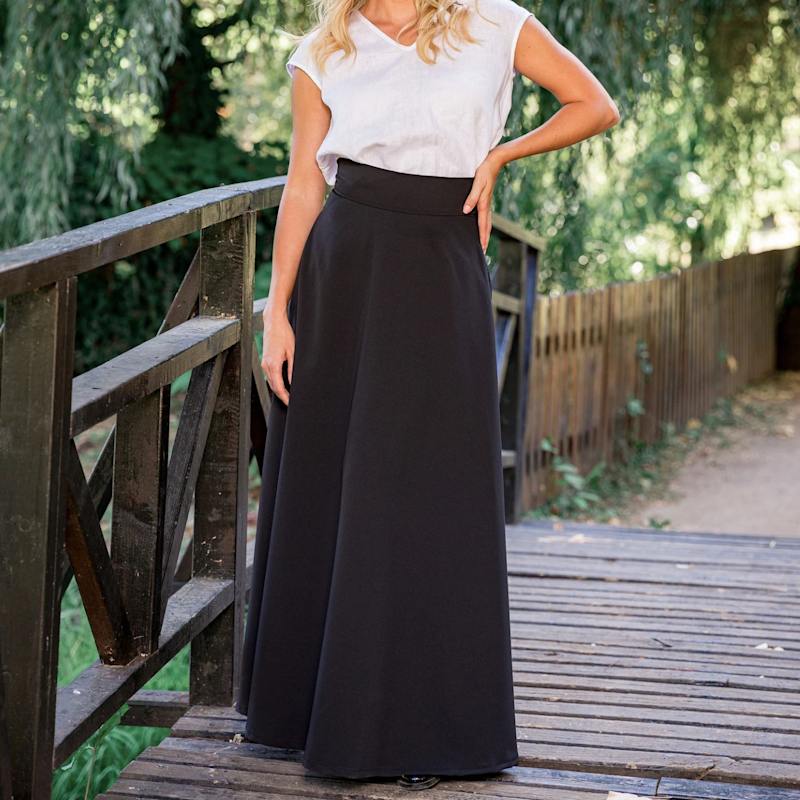 Thumbnail of Long Stretchy Black Skirt With High Waist And Pockets image