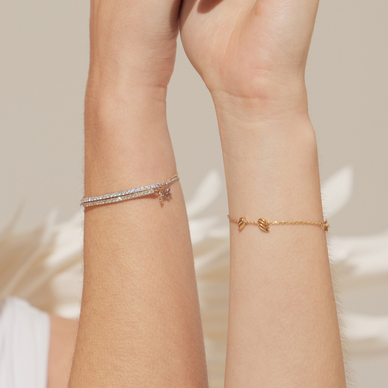Thumbnail of Illuminess 14K Gold Diamond Bar Bracelet image