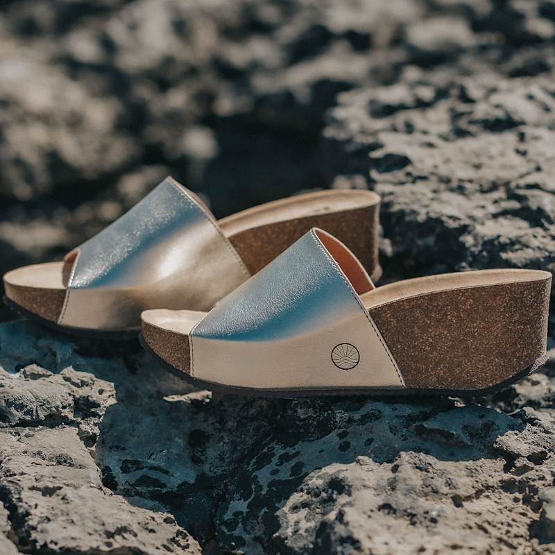 Thumbnail of Inoro - Vegan Wedge Metallic Slider - Metallic Gold image