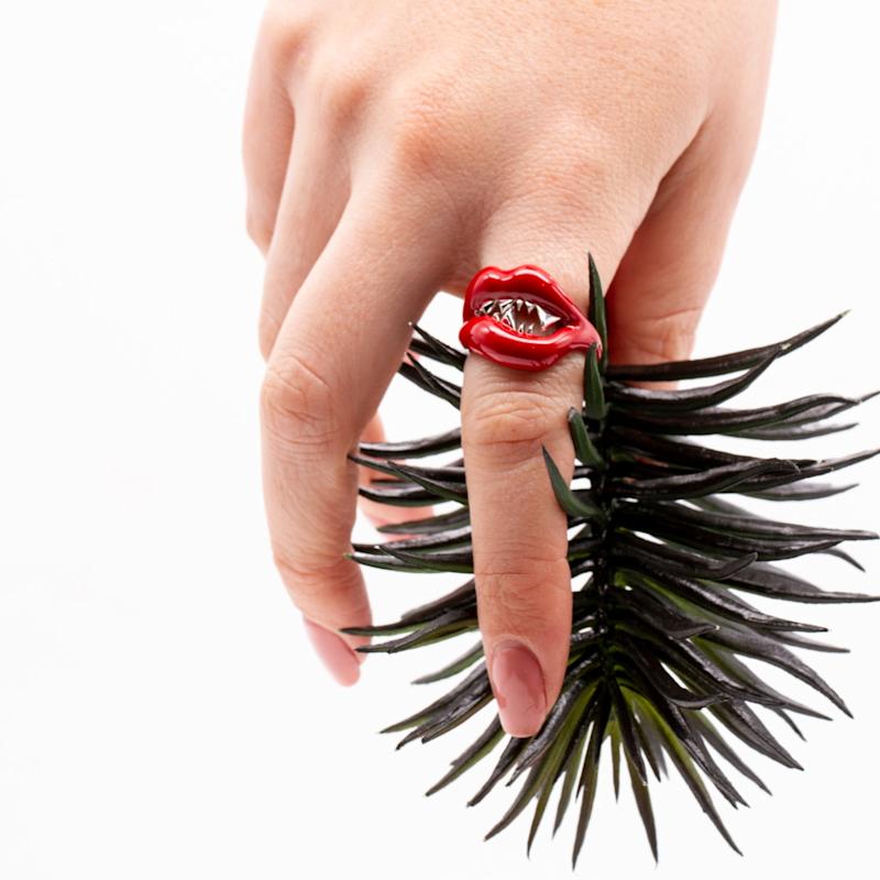 Thumbnail of Kiss Of Desire Ring Passion image