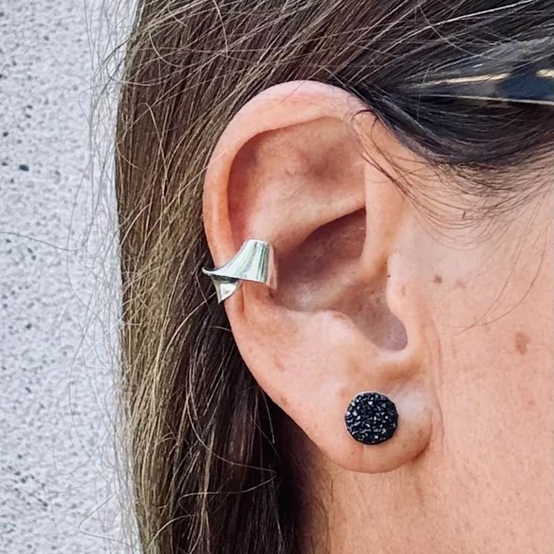 Thumbnail of Irregular Twisted Ear Cuff In Silver image