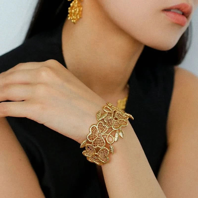 Thumbnail of Lace Stylish Bangle - Gold image
