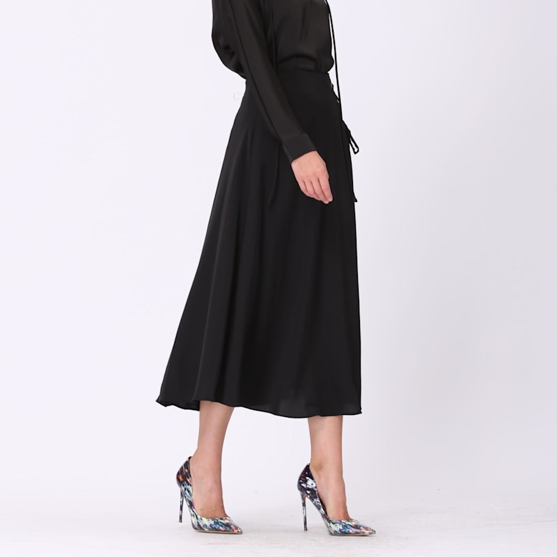 Thumbnail of Lacing On Side Trapeze Midi Skirt - Black image