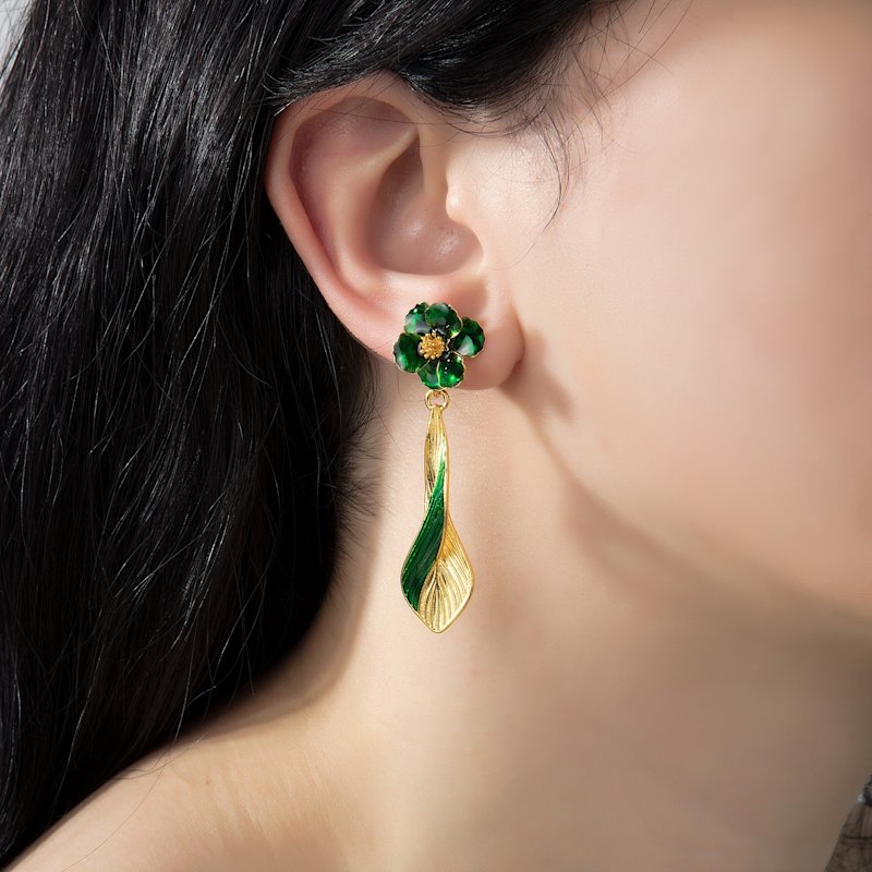 Thumbnail of Green & Gold Infinity Drop Earrings image