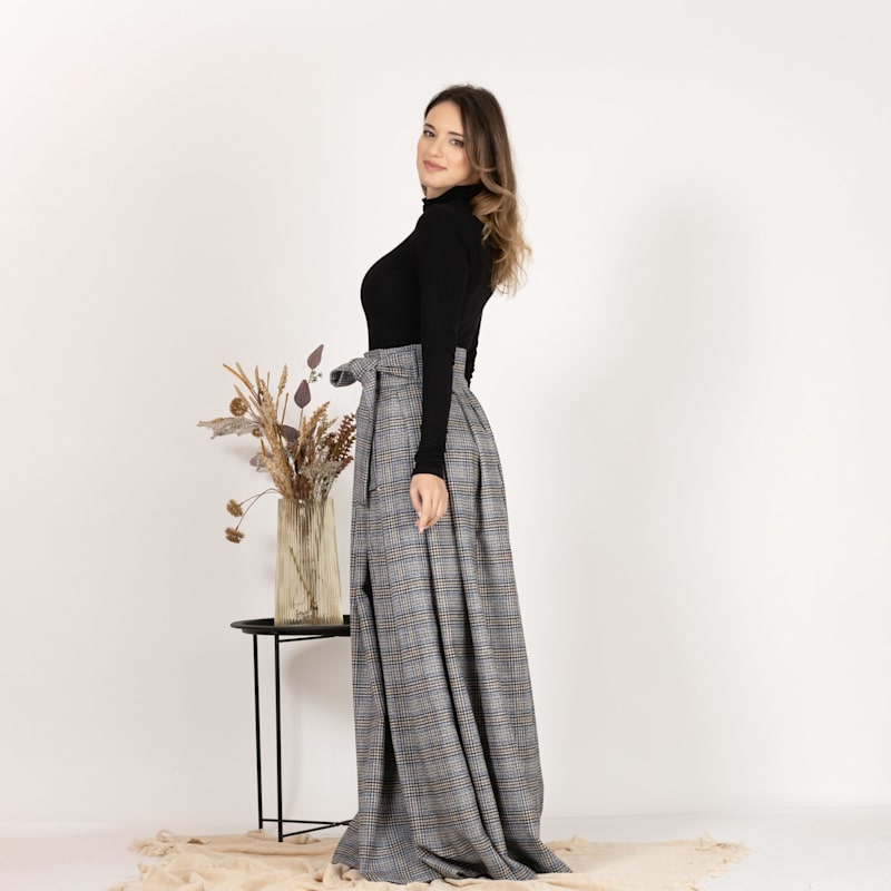 Thumbnail of Long Wool Skirt With High Waist And Bow In Plaid image