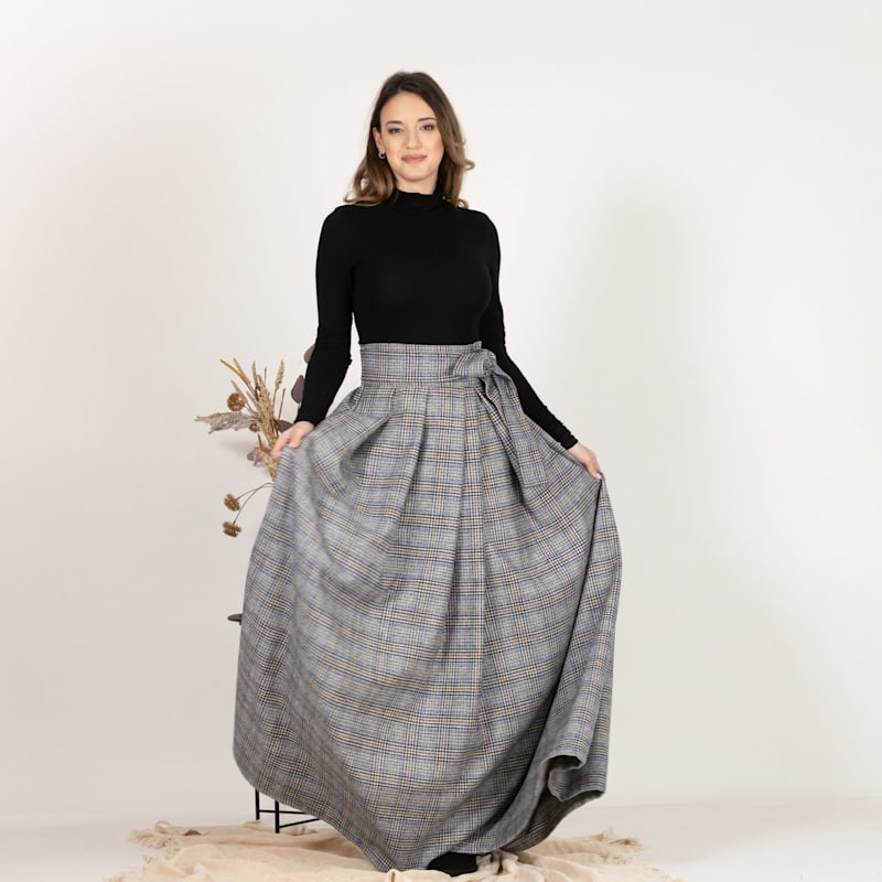 Thumbnail of Long Wool Skirt With High Waist And Bow In Plaid image