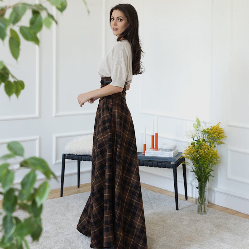 Long Wool Skirt With High Waist And Pockets In Dark Brown Plaid