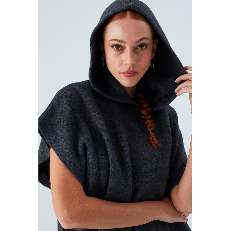 Hope Hooded Sleeveless Poncho In Antrasit Peraluna Wolf Badger