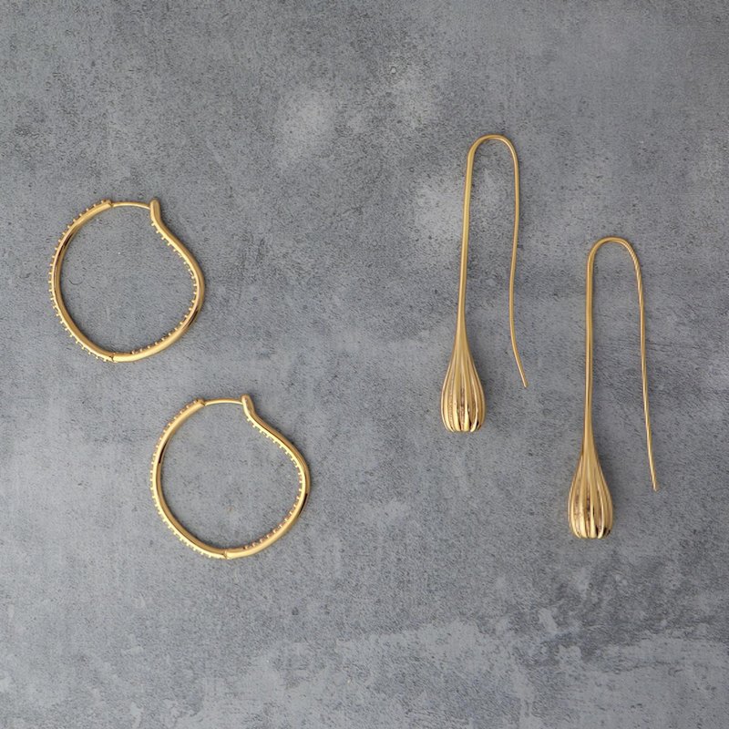 Thumbnail of Gold Pod Threader Earrings image