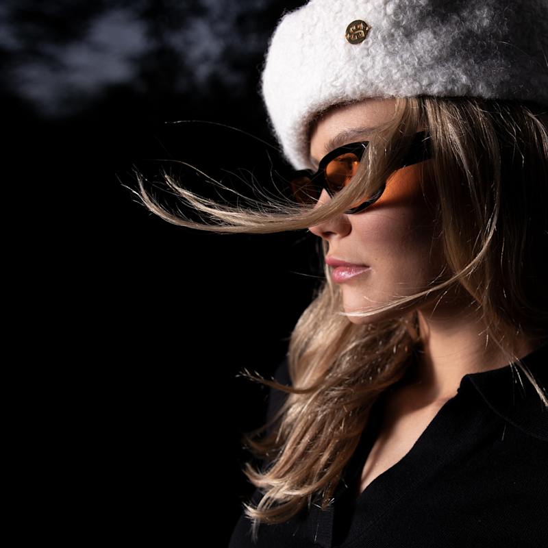 Puff Storm - White Oversized Winter Beret Hat | SIBI Hats | Wolf